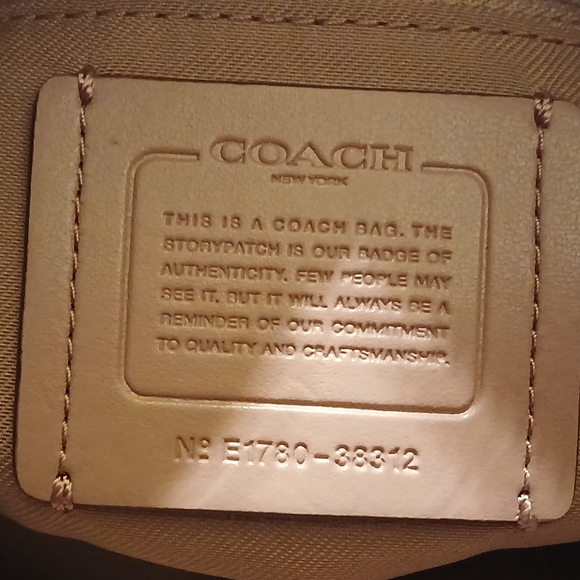 👜 Coach Light Pink Pebbled Leather Tote | Gunmetal Hardware - Picture 2 of 8